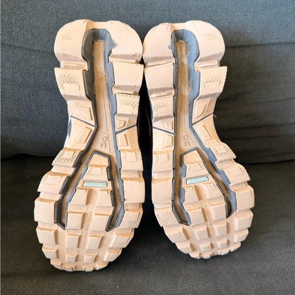 On Running Men's Tan and Black Athletic Shoes - Picture 5 of 8